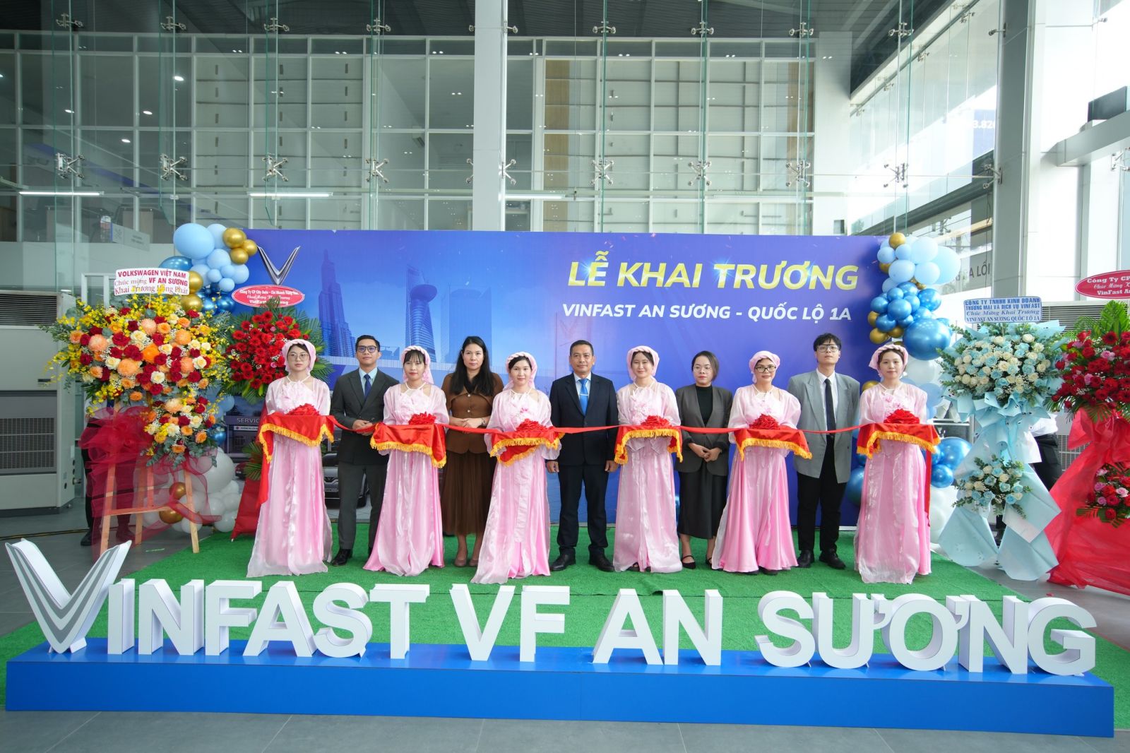 Chúc mừng VinFast VF An Sương khai trương thành công tốt đẹp